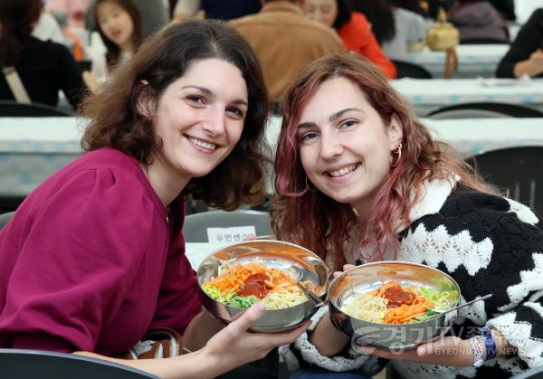 [크기변환]01-(요청) ‘여주오곡나루축제’, ‘여주도자기축제’ 2025년 경기대표관광축제 선정4 (외국인).JPG