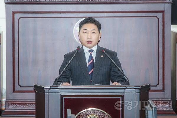 [크기변환]사진1) 본회의장에서 발언 중인 김종복 의원.jpg