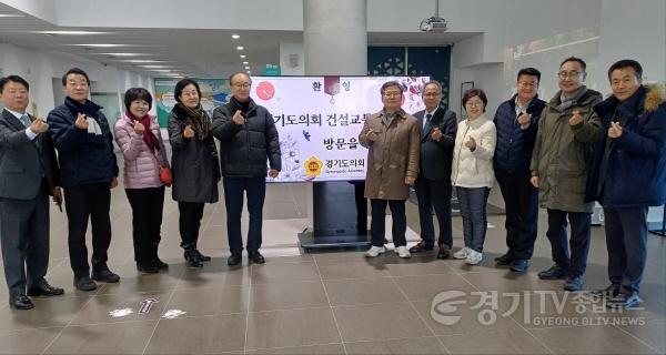 [크기변환]250218 건설교통위원회, 간척지 및 신항만 건설현장 방문 ‘현장정책회의’ (1).jpg