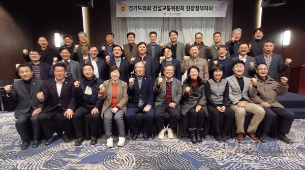 [크기변환]250218 건설교통위원회, 간척지 및 신항만 건설현장 방문 ‘현장정책회의’ (2).jpg