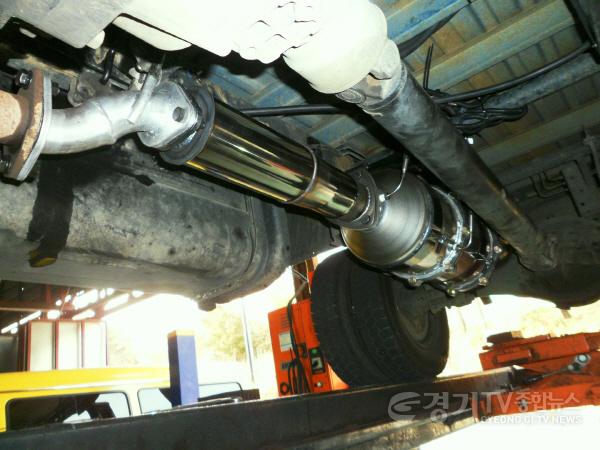 [크기변환]2. 용인특례시기 노후 경유차 배출가스저감장치 부착과 건설기계 엔진교체에 지원하는 보조금 지원신청을 26일부터 접수한다. 사진은 배출가스저감장치를 부착한 경유차.jpg