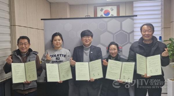 [크기변환]8-1 중앙동 지역 내 음식점 참여 나눔 업무협약.jpg