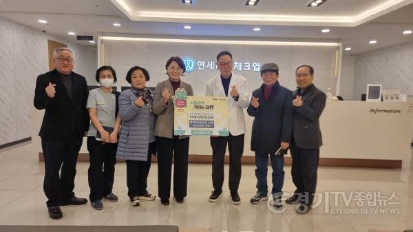 [크기변환]4-3. 영덕2동 건강검진권 기부 협약식.jpg