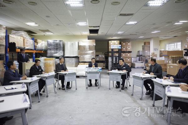 [크기변환](참고사진)2월+20일+군포+(주)예선테크에서+열린+경기도+수출+중소기업+현장+간담회+(2).jpg