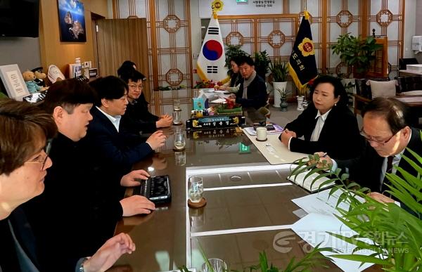 [크기변환]250220 정윤경 부의장, 시각 장애인과 간담회에서 장애인의 삶의 질 개선, 경기도가 적극 지원 해야 강조2.jpg