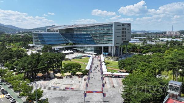 [크기변환]기후에너지과-성남시, 2029년까지 초미세먼지 농도 13마이크로그램 퍼 세제곱미터로 낮춘다(시청 전경).jpg