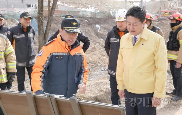 [크기변환]250225 김진경 의장, 서울세종고속도로 사고 현장 찾아 재발 방지 및 신속한 피해 복구에 최선 다하겠다  (2).jpg