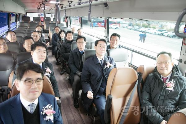 [크기변환]사진 3) 5101번 광역버스 신규개통 시승식 모습.jpg