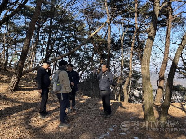 [크기변환]불암산 등산로 정비사업 현장을 방문한 김창식 도의원 (2).jpg