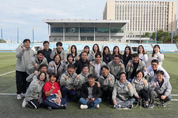 [크기변환][사진자료④] 2024년 10월 29일 제22회 하남광주 친선체육대회 의원 및 의회사무국 직원들 단체사진(사진_하남시의회 제공).jpg