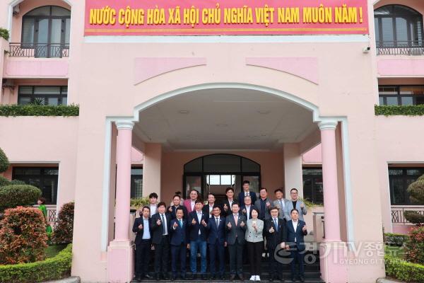 [크기변환]20250226 용인특례시의회, 베트남 꽝남성 땀끼시 도서관 건립 착공식 참석(3).jpg