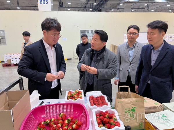 [크기변환]250227 방성환 의원, 농협안성농식품물류센터 현장 점검...경기도 어린이 건강과일 공급사업 내실화2.jpg