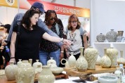 [크기변환]01-(요청) ‘여주오곡나루축제’, ‘여주도자기축제’ 2025년 경기대표관광축제 선정1 (외국인).JPG