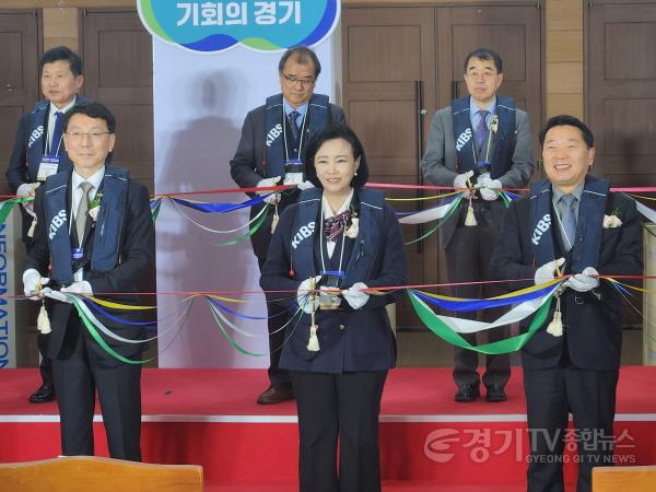 [크기변환]250228 정윤경 부의장, 2025 경기국제보트쇼 개막식 참석...경기도 해양레저산업 발전 위해 최선 다할 것2 (1).jpg
