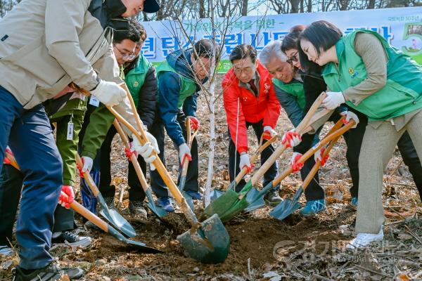 [크기변환]6. 탄소중립실현나무심기.jpg