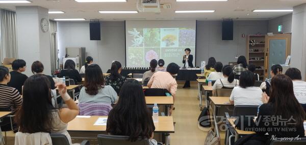 [크기변환]1. 지난해 수지보건소에서 진행한 아로마테라피 교육.jpg
