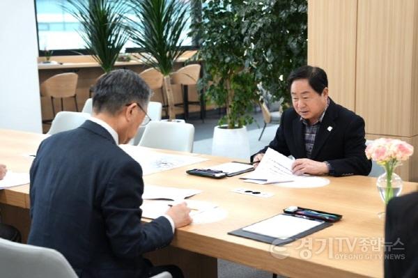 [크기변환](0305)[정책기획과]주광덕 남양주시장, 한국토지주택공사(LH) 이한준 사장에게 주요 현안 해결 요구(사진1).jpg