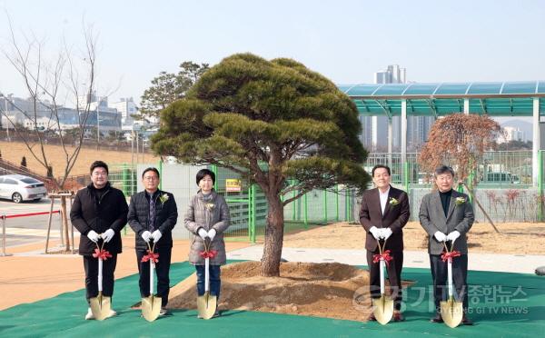 [크기변환]1.단체사진(준공식 기념식수).jpg