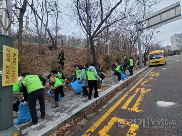 [크기변환]6-2 마북동 주민참여 환경정화 활동.jpg