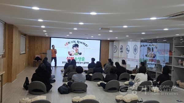 [크기변환]8. 용인특례시는 4일 체납관리 실태조사반 15명에게 임명장을 수여하고 직무교육과 안전관리교육을 진행했다.jpg