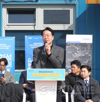 [크기변환]1-1. 8일 정명근 화성특례시장이 전국리틀야구대회 개회식에 참석해 대회사를 말하고 있다 (1).jpg