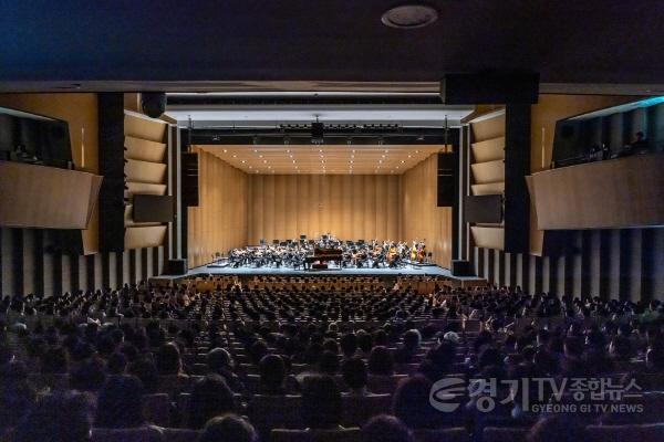 [크기변환]02.정명훈×KBS교향악단×선우예권_객석및무대.jpg