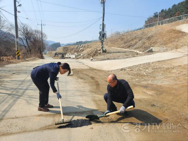 [크기변환]250310 경기도의회 김동영 의원, 오남읍 팔현리 일대 안전한 도로 만들기 현장 행보 눈길(2).jpeg