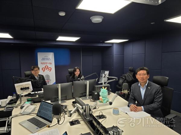 [크기변환]7. 이상일 용인특례시장은 10일 최진만 이유나의 굿모닝 OBS에 출연해 첨단반도체 도시 조성부터 스포츠·문화 도시에 대한 시정을 소개했다.jpg