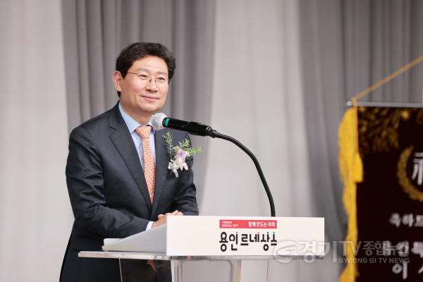 [크기변환]4-1. 여성단체후원회장 이·취임식에 참석해 축사하고 있는 이상일 용인특례시장.JPG