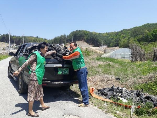 [크기변환]02-2 영농폐비닐 수거 2.jpg