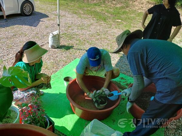 [크기변환]2. 용인특례시에서 제공하는 반려식물 분갈이 서비스 모습.JPG