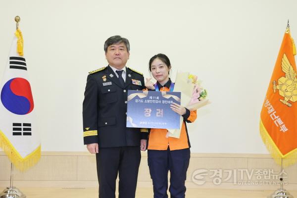 [크기변환]좌-경기소방본부 생활안전담당관 최덕호(소방정), 우-용인소방서 이동119안전센터 김다희(소방사) (1).jpg