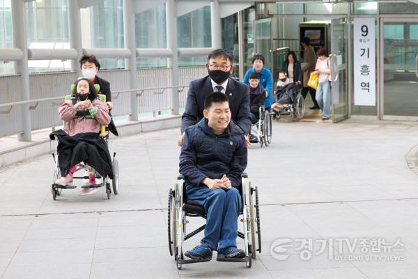 [크기변환]20250313 용인특례시의회 문화복지위원회, 발달장애인 사회적응훈련 참여(5).jpg