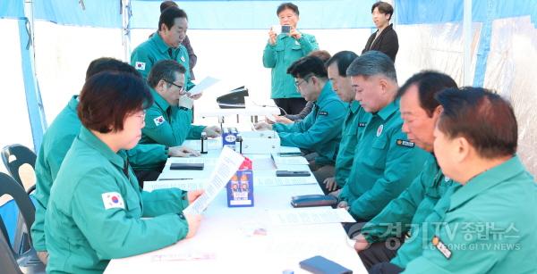 [크기변환]250314 경기도의회, 포천 오폭 사고 주민 격려 나서1.jpg