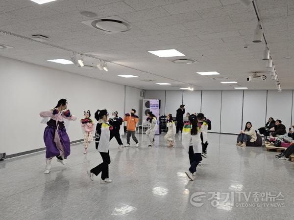 [크기변환][사진자료] 용인시민무용아카데미_하루배움마당_얼쑤탈춤이좋아_02.jpg