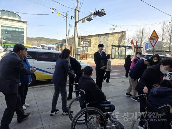 [크기변환]사본 -보도자료사진(장애인%20사회적응체험%20차량지원%20).jpg