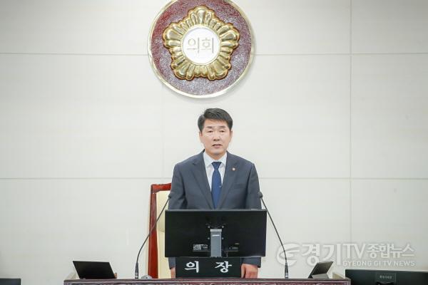 [크기변환]사진 1) 개회사 중인 배정수 의장.jpg