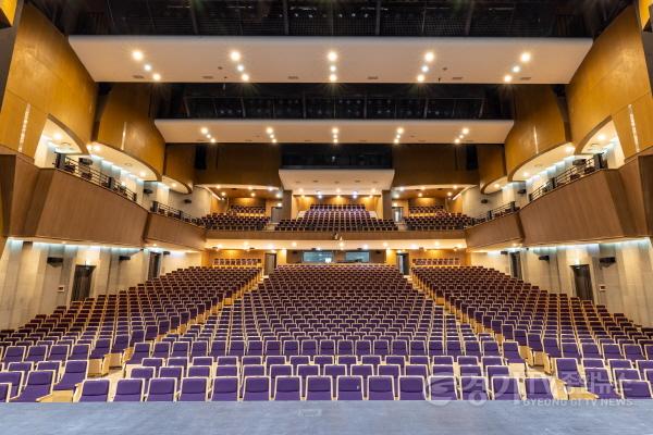 [크기변환]1-1. 용인포은아트홀 객석.jpg