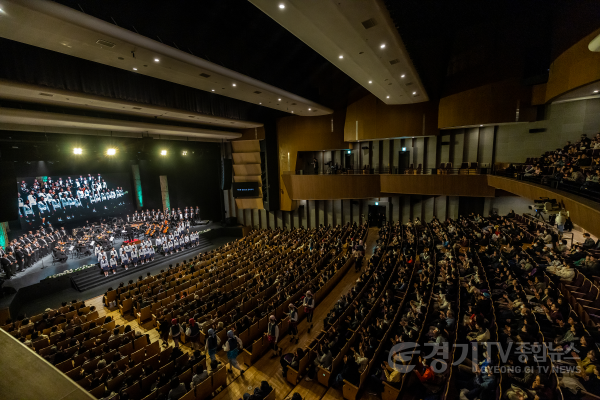 [크기변환]1-2. 용인포은아트홀의 객석 모습.png