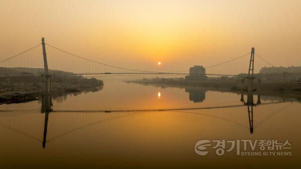 [크기변환]01-여주시, 2025 여주 남한강 출렁다리 임시운영 보도자료1.jpg