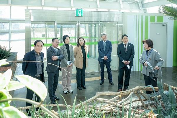 [크기변환]사진2) 경환위 농업기술센터 방문사진.jpg