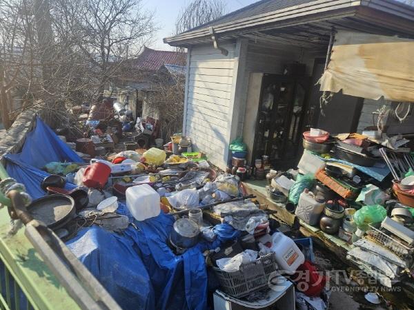 [크기변환]2. 이천시 저연차 공무원들, 나눔의 손길로 주거환경개선에 앞장서4.jpg