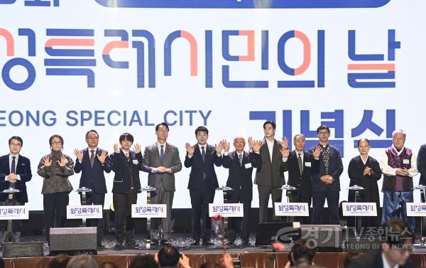 [크기변환]사진 4) 2025 화성특례시민의 날 기념식.jpg