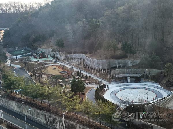 [크기변환]1-1. 용인특례시는 처인구 김량장동 산 37-16번지 일원 용인중앙공원의 노후 시설과 주차장 개선 공사를 완료했다..jpg