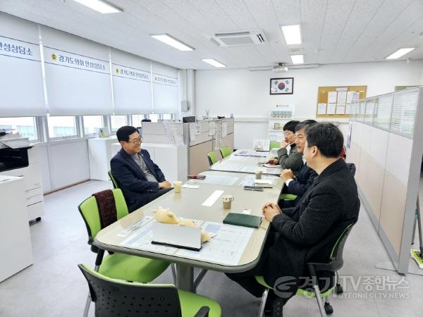 [크기변환]250321 박명수 의원, 안성 도시 발전을 위한 정책 논의 (2).jpg