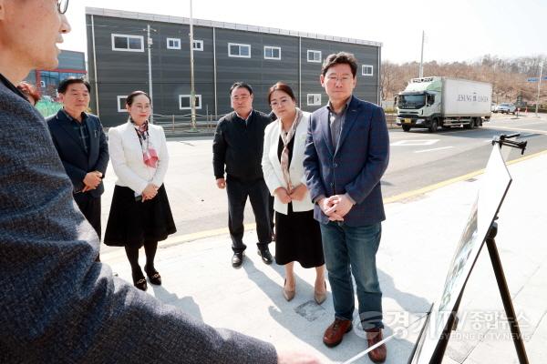 [크기변환]1-4. 이상일 용인특례시장이 21일 영문중에서 현장점검을 했다.jpg