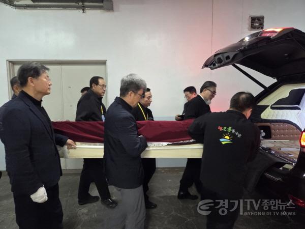 [크기변환]5-2. 무연고자 장례식을 엄수하는 공영장례서포터즈.jpeg