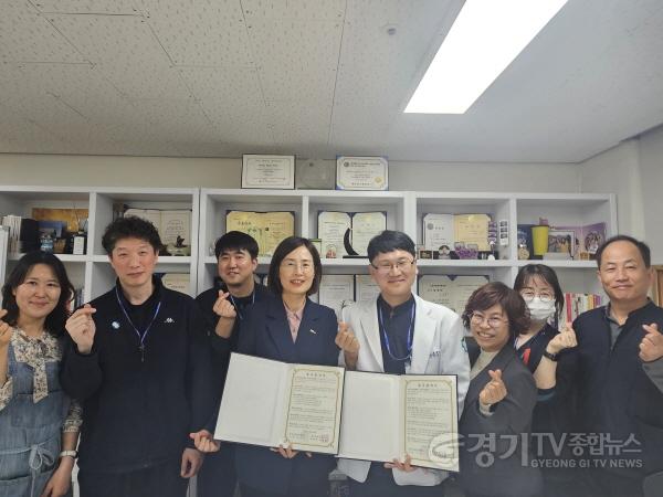 [크기변환]7-1. 용인시농업기술센터는 24일 경기도립정신병원과 업무협약을 체결했다.jpg