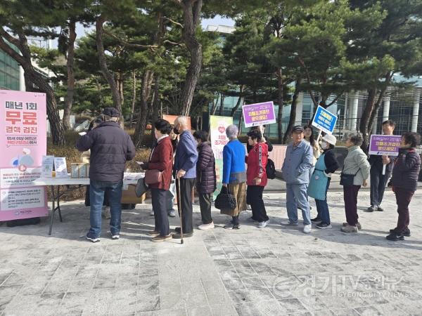 [크기변환]8. 24일 처인구 노인복지관 앞에서 진행된 결핵 예방 캠페인.jpg