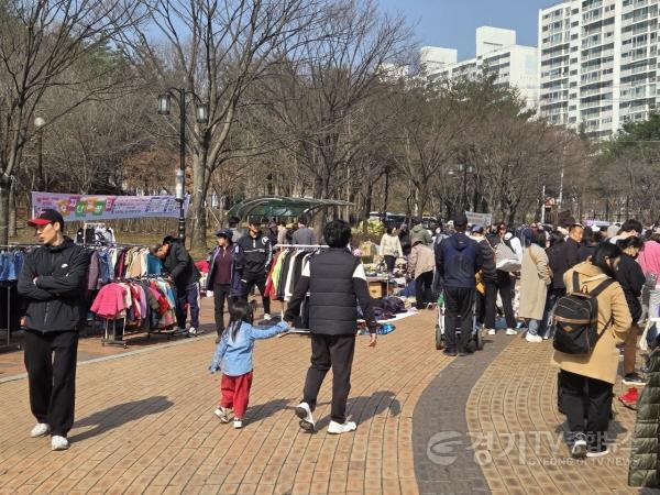 [크기변환]9. 22일 수지근린공원에서 열린 나눔장터 모습 (1).jpg